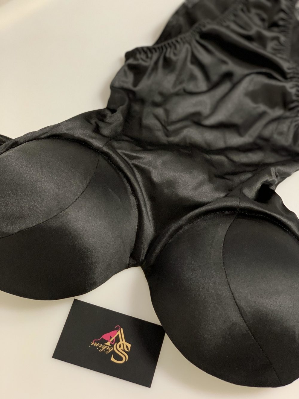 Black satin base - Image 1