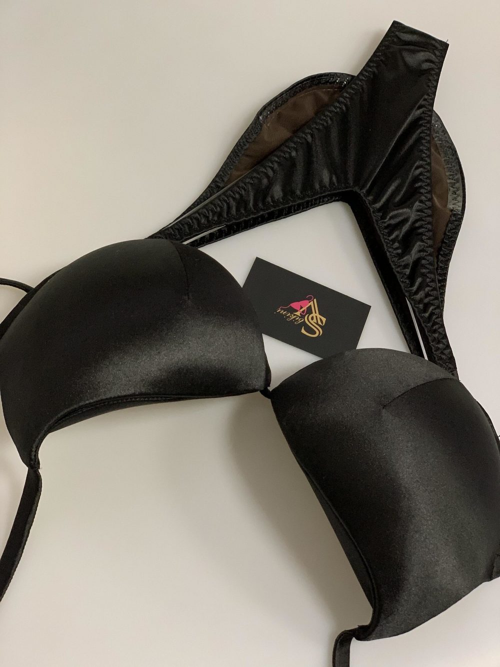 Black satin base - Image 1